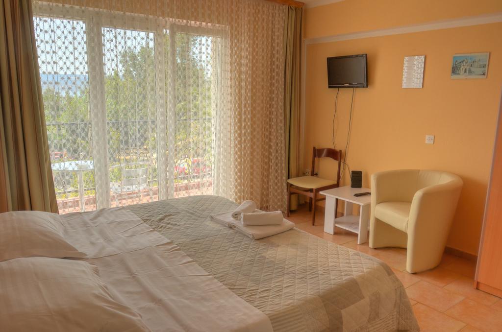 Pansion Begic Hotel Omiš Eksteriør billede
