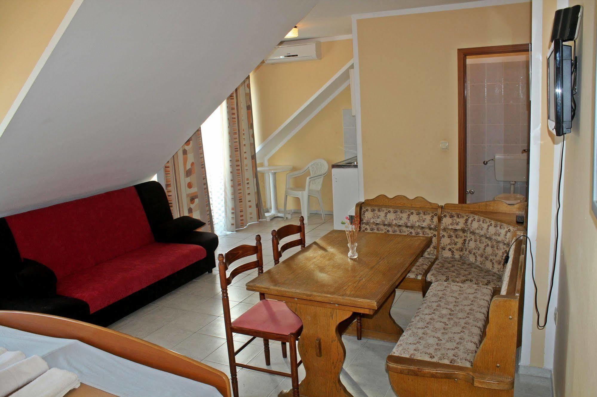 Pansion Begic Hotel Omiš Eksteriør billede