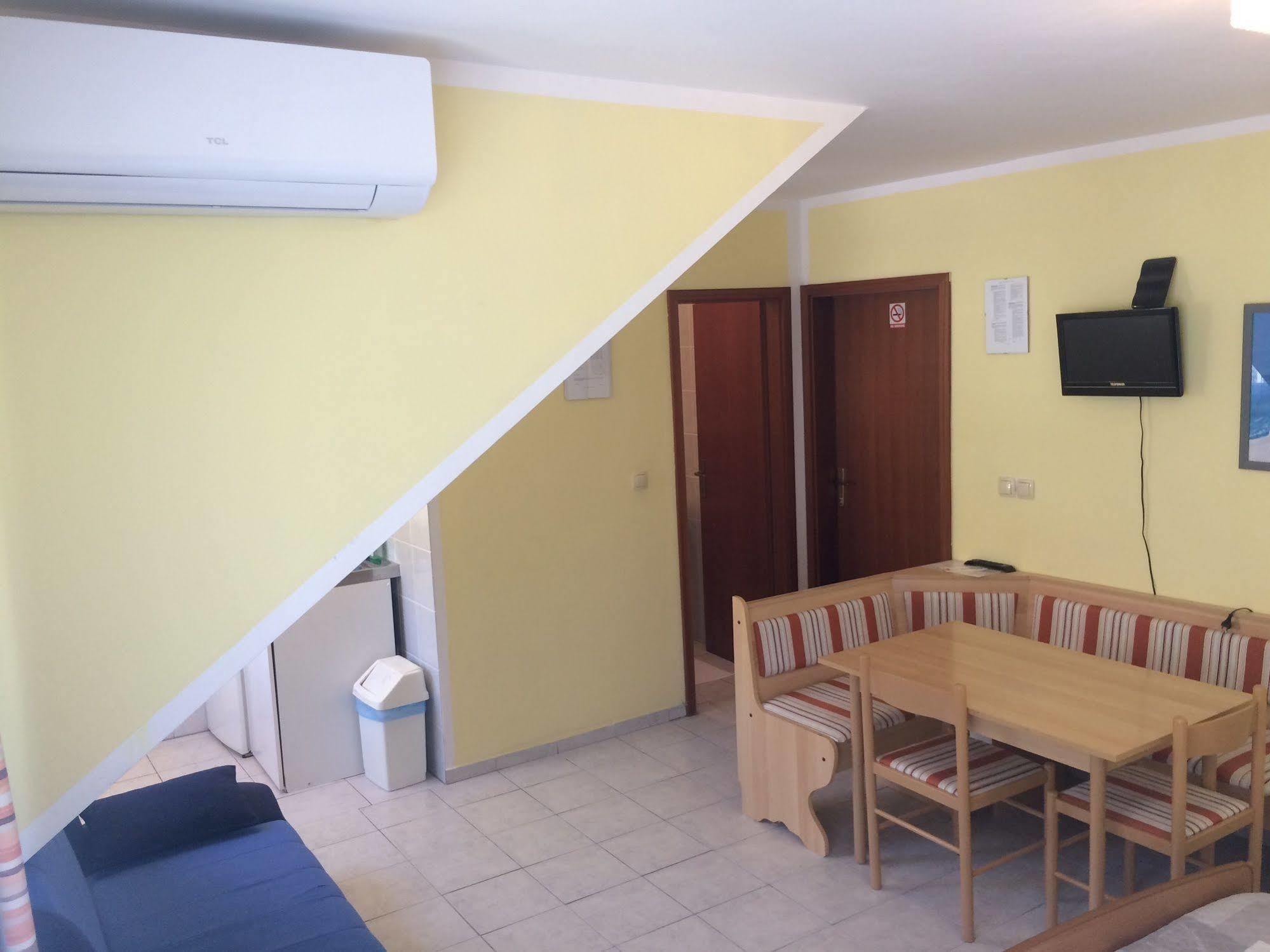 Pansion Begic Hotel Omiš Eksteriør billede