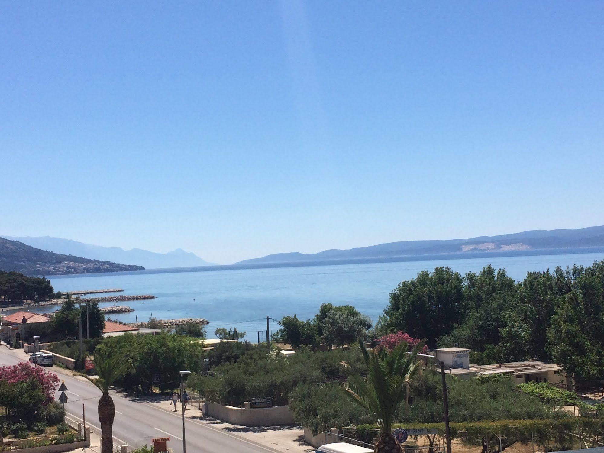 Pansion Begic Hotel Omiš Eksteriør billede