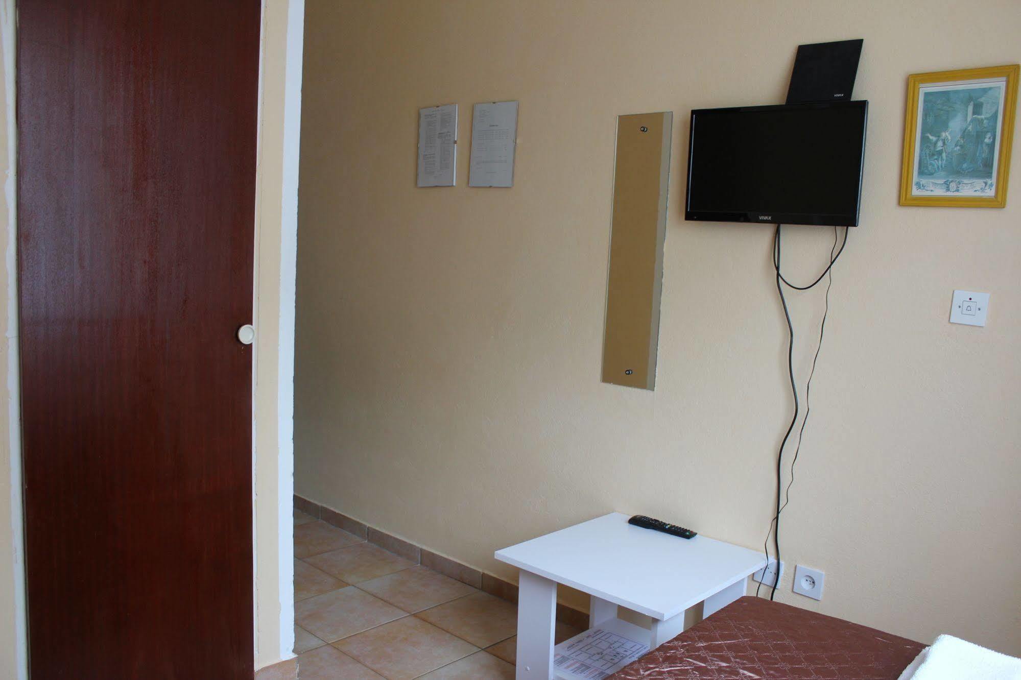 Pansion Begic Hotel Omiš Eksteriør billede