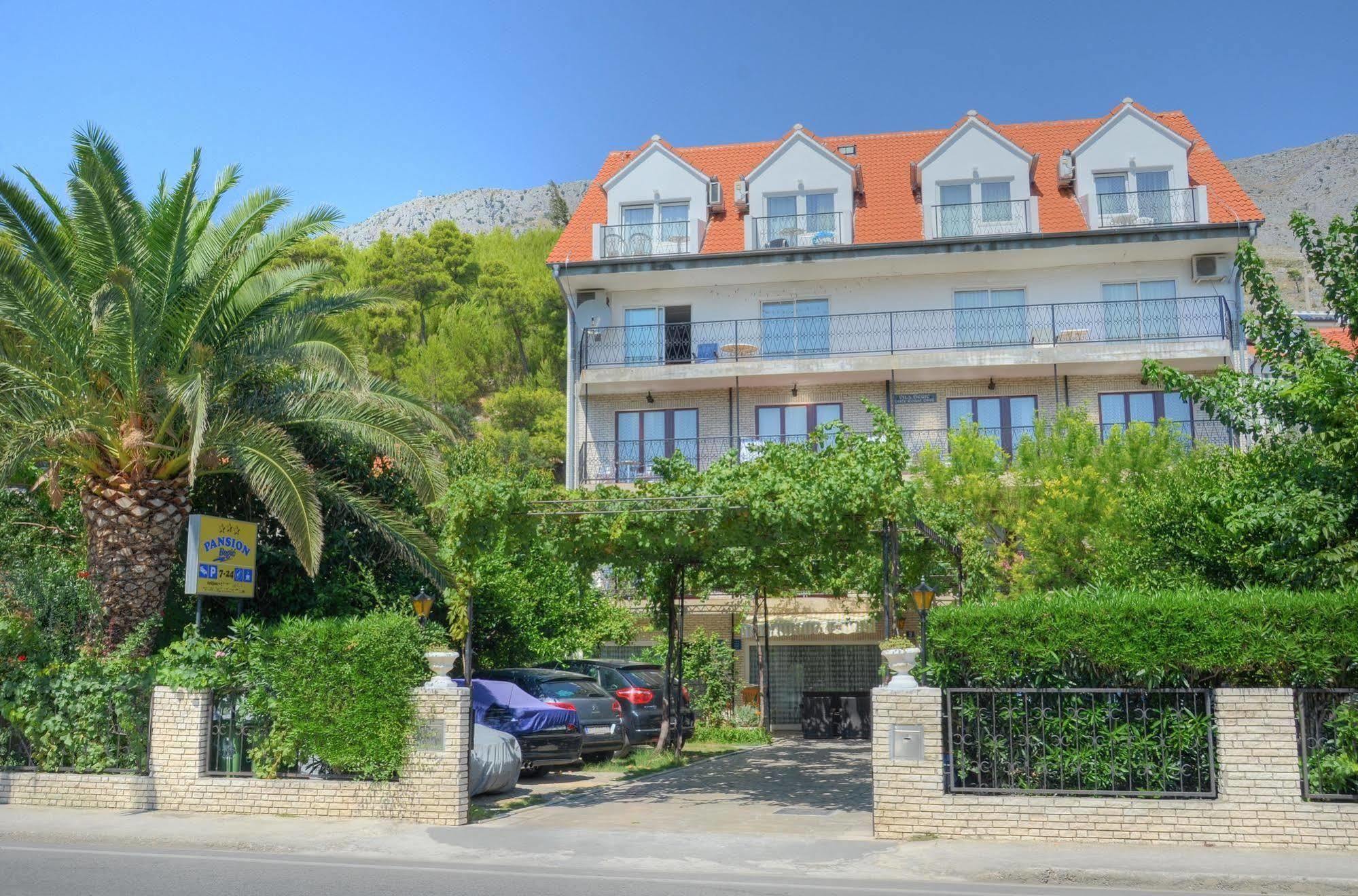Pansion Begic Hotel Omiš Eksteriør billede