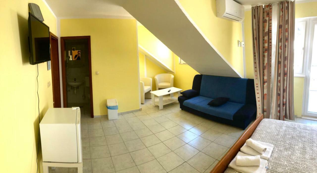 Pansion Begic Hotel Omiš Eksteriør billede