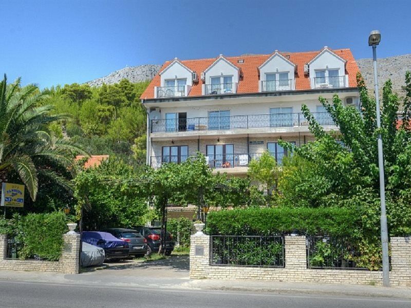 Pansion Begic Hotel Omiš Eksteriør billede
